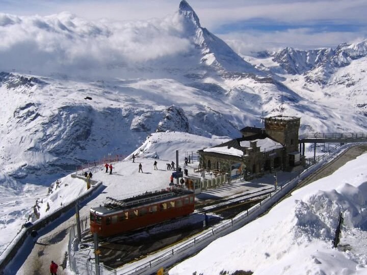 secretos-del-mapa-alpes-la-estacion-de-tren-y-la-nieve