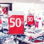 Cómo obtener descuentos en la tienda de ropa